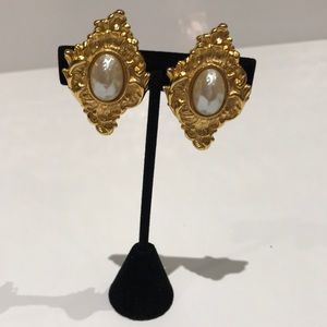 Vintage signed Richelieu gold tone clip on earring with faux pearl